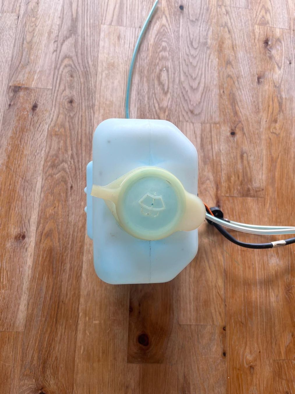 Toutes les pièces auto: Universal Scheibenwaschbehälter mit Pumpe 12V Mini Cooper – D'occasion à Mauren par lotus_46 3