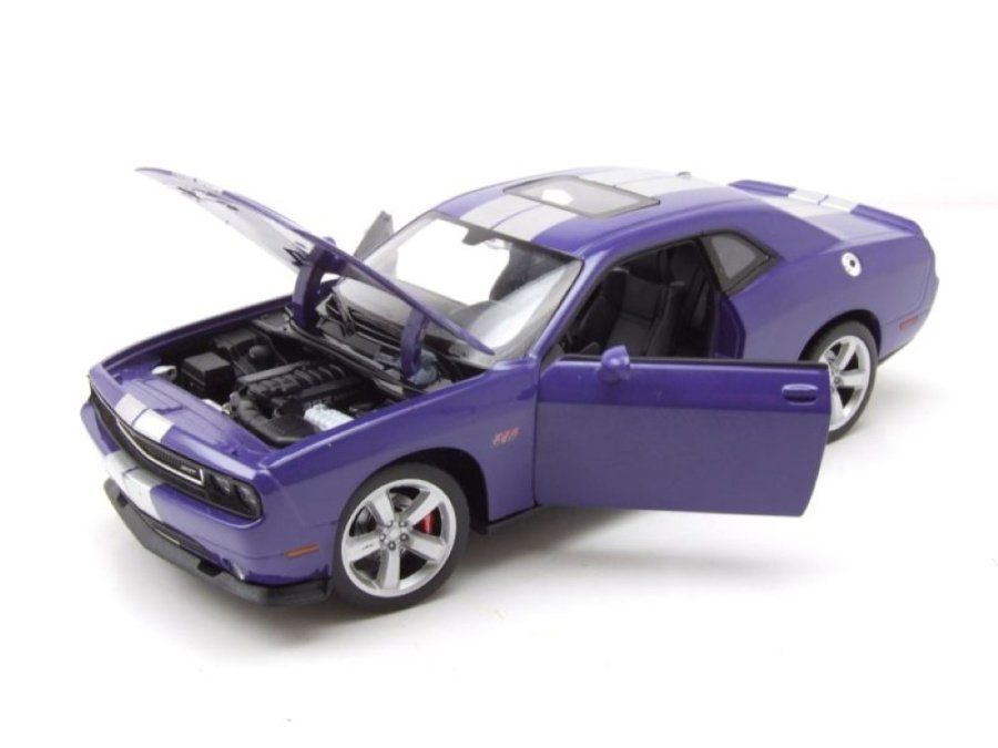 Dodge Modellini d'auto: Dodge Challenger SRT Phase I 2008-2014 violett met./ silber – Nuovo e nell'imballaggio originale da Gerlafingen venduto da espero88 6