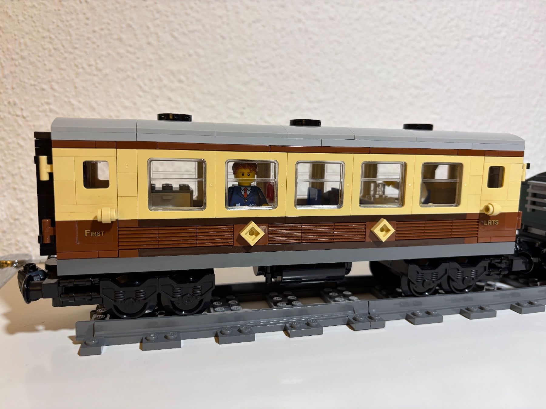 Lego Kit di costruzioni: Lego 10194 Emerald Night Zug Top – Nuovo (secondo la descrizione) da Esslingen venduto da Slane 6