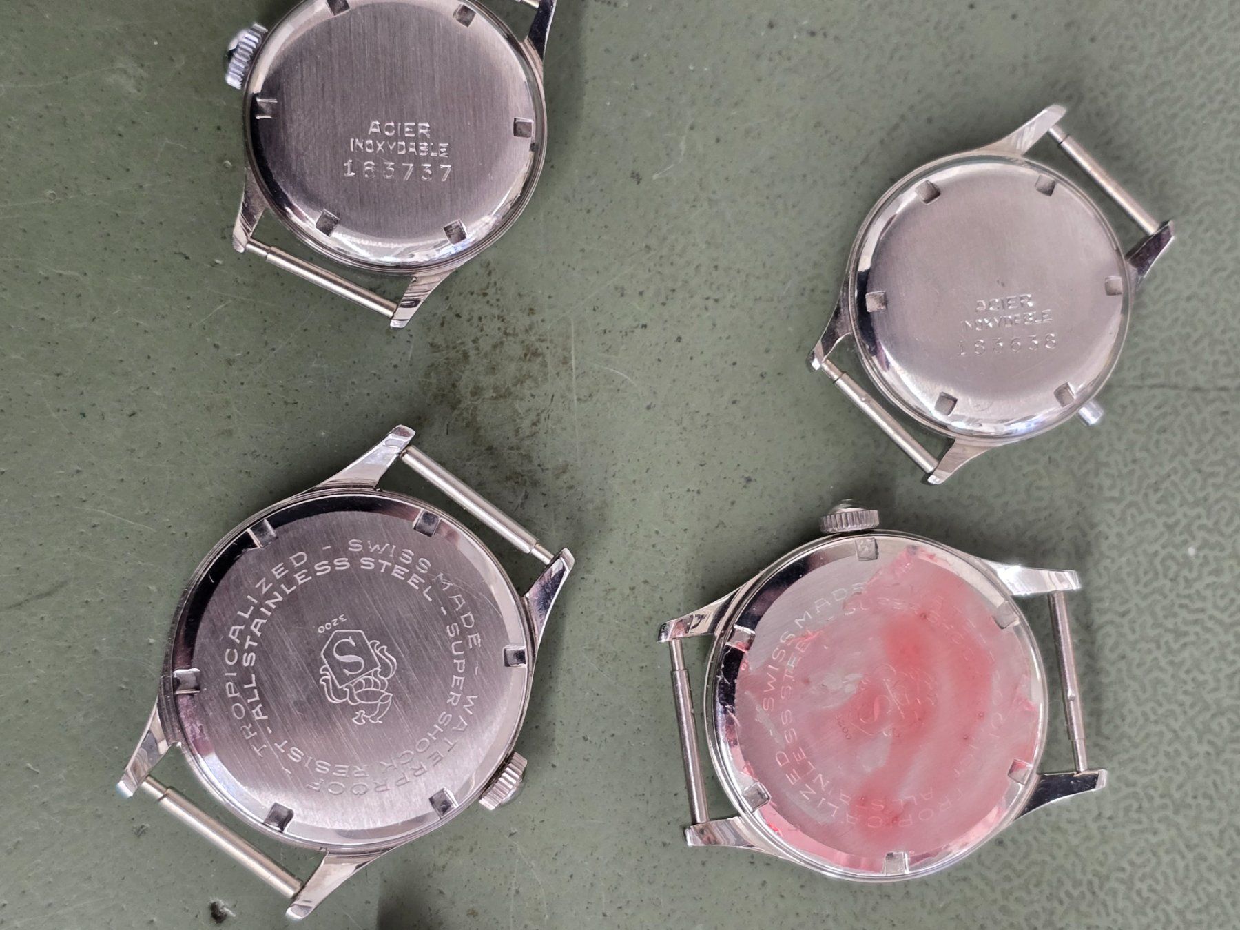 Orologi: Lot de 7 boîtes de montres – Usato da Tramelan venduto da Nirdan 7
