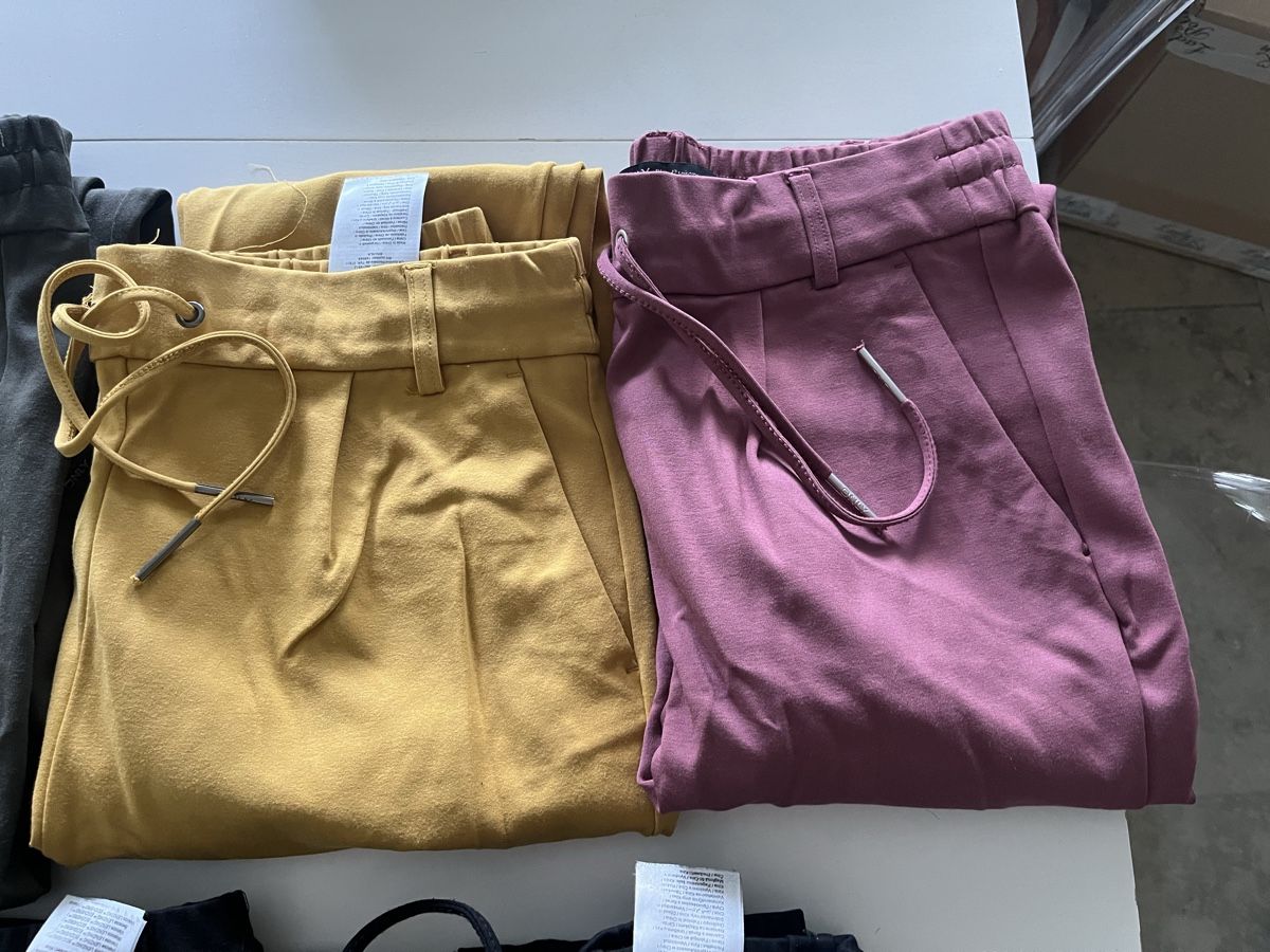 Vero Moda Pantaloni: Vero Moda Hose, Gr. M/34 & M/32, verschiedene Farben – Usato da Gockhausen venduto da Lali013 2