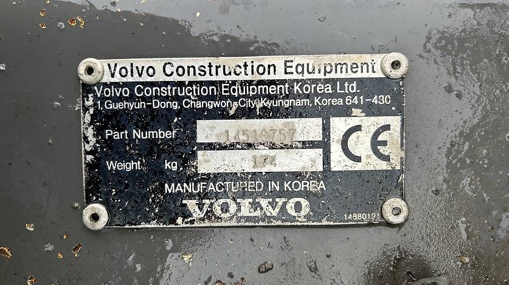 Volvo Escavatori: Volvo Bagger-Löffel S1 HSW + 2 Anbauplatten – Usato da Menziken venduto da Tairi10 3