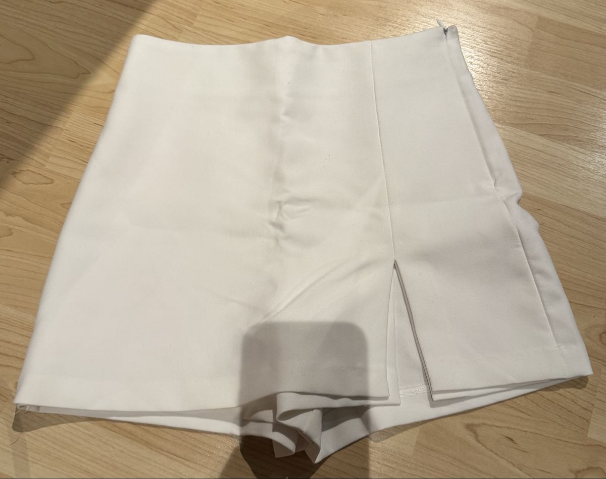 Zara Pantaloni: Zara Skort weiss, Grösse XS – Nuovo (secondo la descrizione) da Tuggen venduto da jess_gls06
