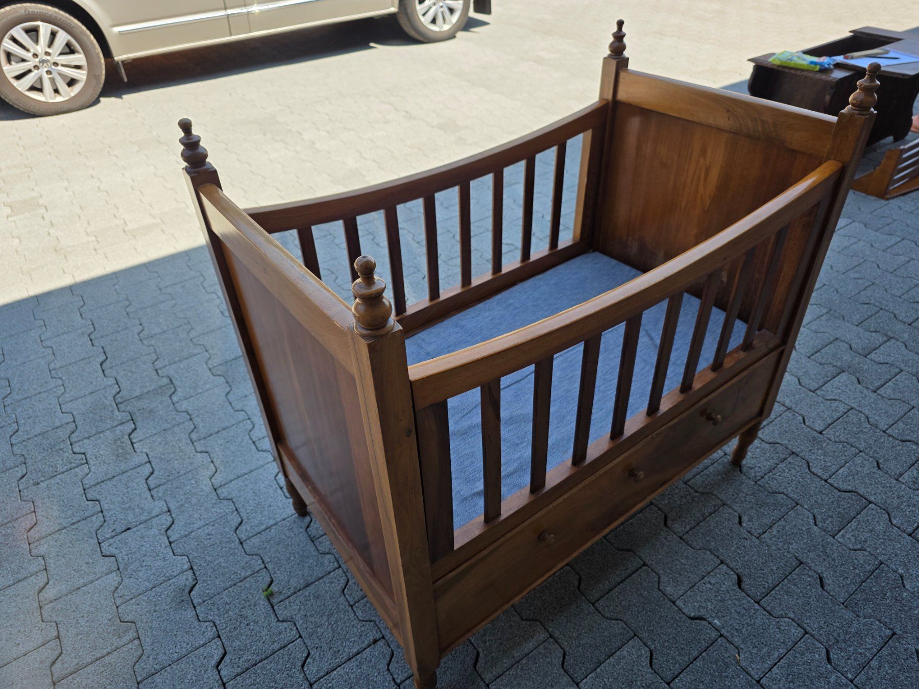 Letti: antikes Kinder Bett Nussbaum Kinder Bettstatt – Usato da Walterswil BE venduto da Lonitti 7