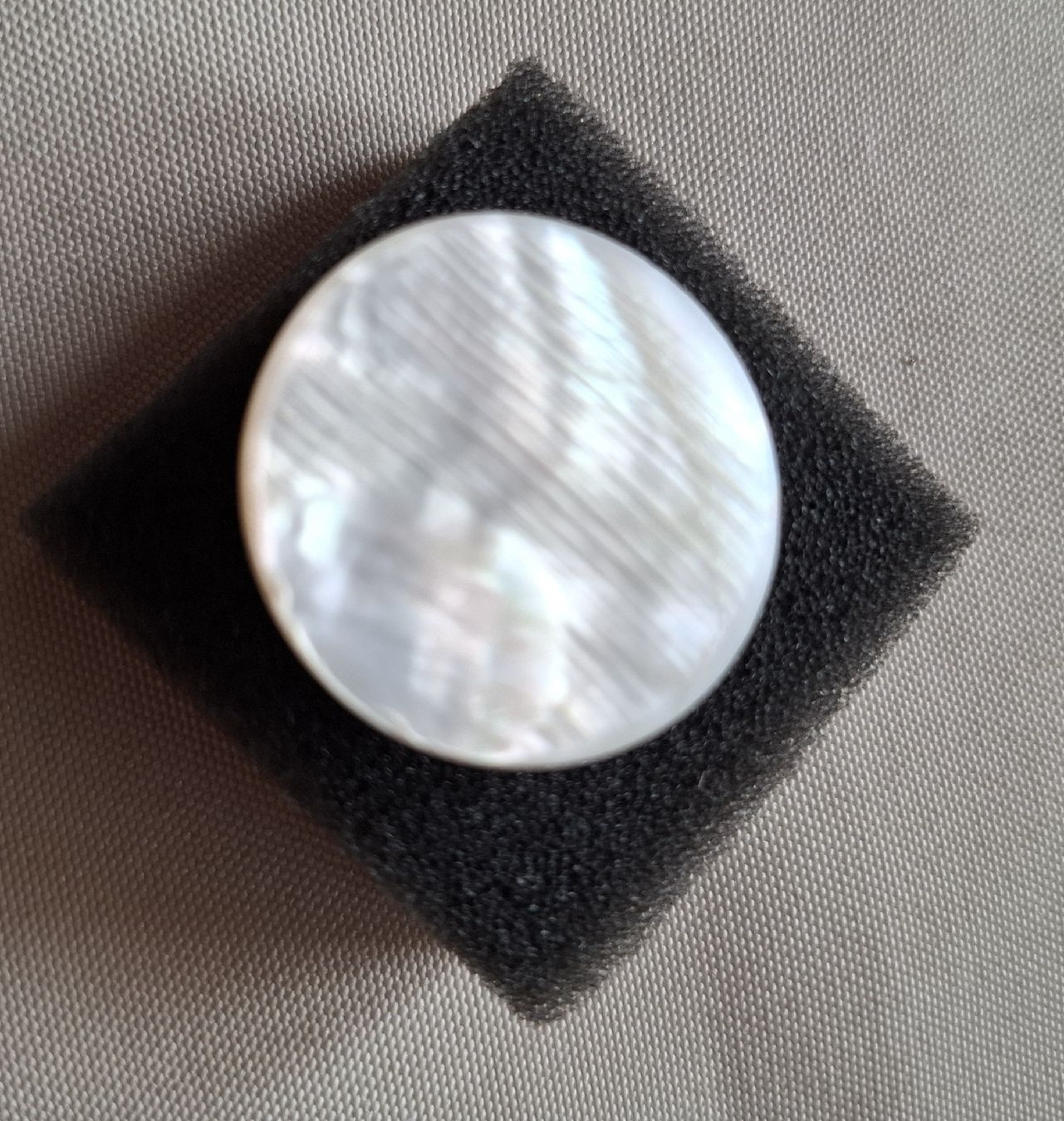 Bottoni: 1 Knopf Perlmutt, 28 mm. – Usato da Dietikon venduto da Hirschkopf 1