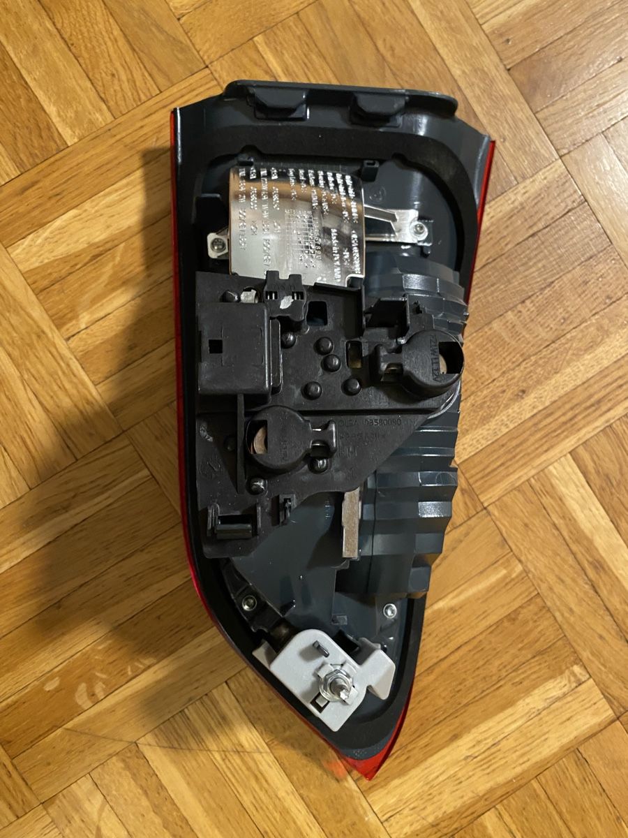 BMW Alle Autoersatzteile: Bmw x1 f48 rear tail light right side – Neu und originalverpackt aus Kilchberg ZH von cosbas 2