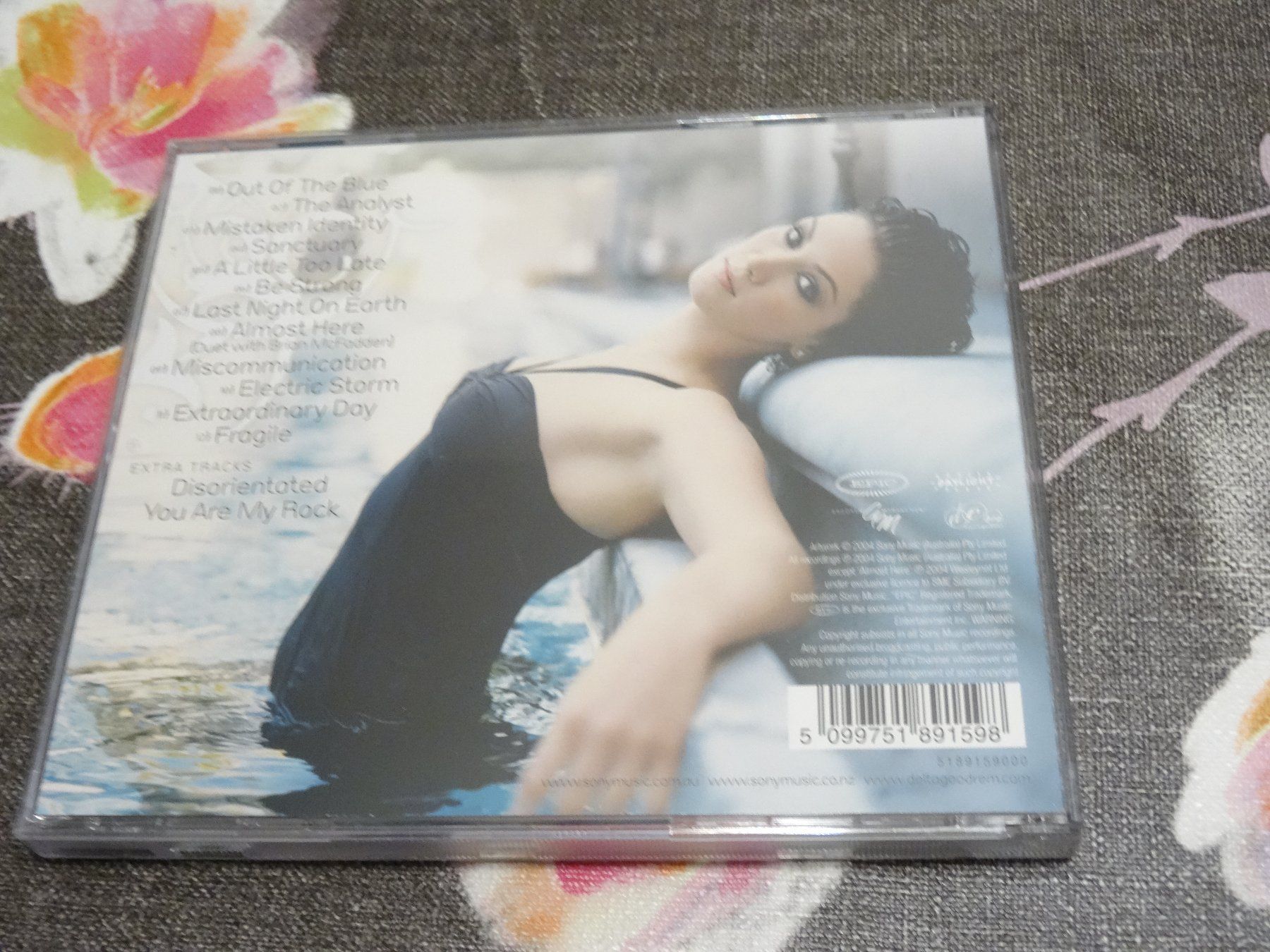 CDs: Delta Goodrem - Mistaken Identity CD – Gebraucht aus Olten von Disc-Ausverkauf 1