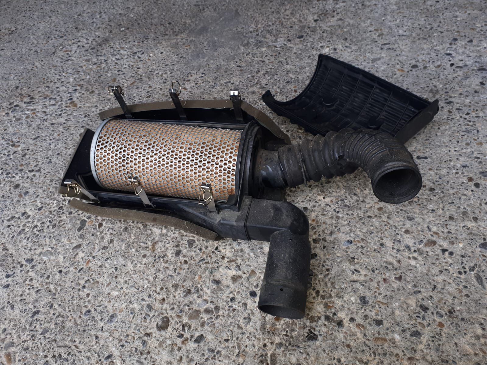 Volkswagen Tutti pezzi di ricambio auto: Luftfiltergehäuse mit Luftfilter VW LT 35 – Usato da Flawil venduto da Noemli_2 1