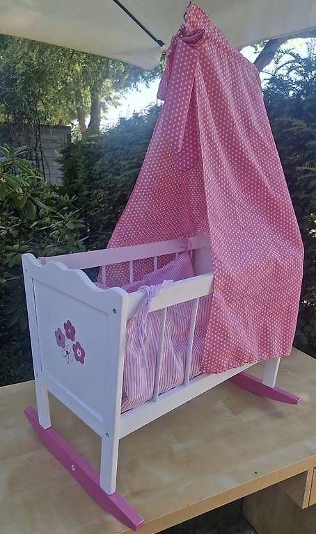 Jouets: Wunderschönes Puppenbett  – D'occasion à Riehen par Pinkerbell