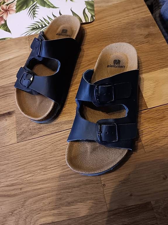 Scarpe per ragazzi: Verkaufe Elefanten Hausschuhe gr. 31 – Usato da Günsberg venduto da ste_qq59