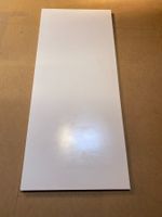 Tisch weiss mit Metallfüssen