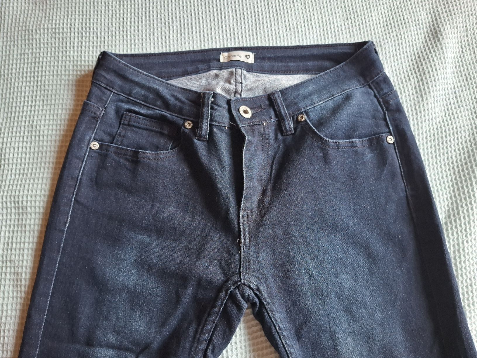 Jeans: Pantalon jeans noir taille 34 marque Chicorée  – Usato da Villiers venduto da san_jn5w 2