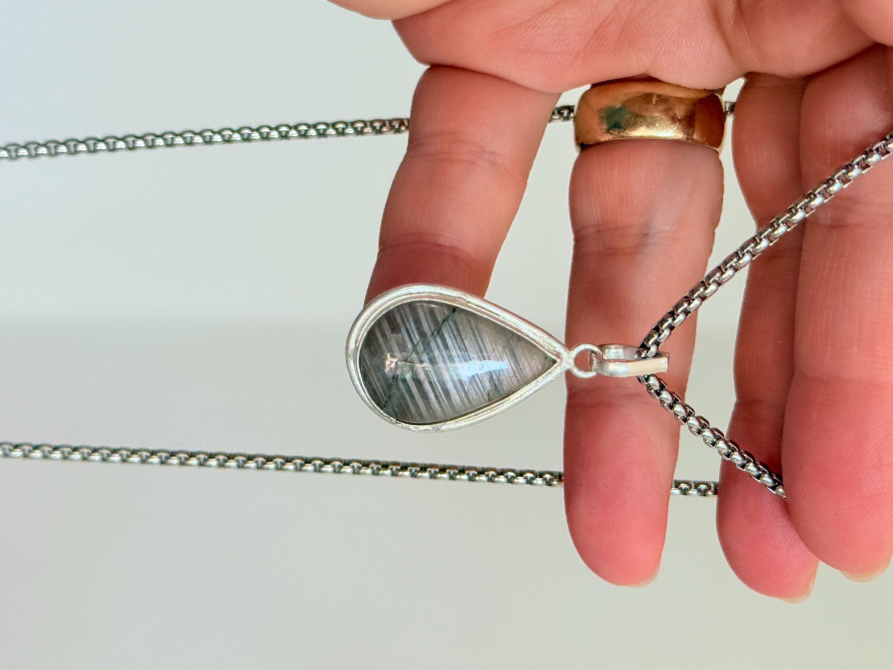 Colliers: Labradorite necklace – Neuf avec emballage d'origine à Genève par AGBERG 2
