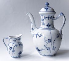 *Royal Copenhagen*Kaffeekanne & Sahnekännchen Musselmalet **