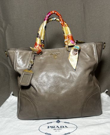 👜 Prada Handtasche – guter gebrauchter Zustand