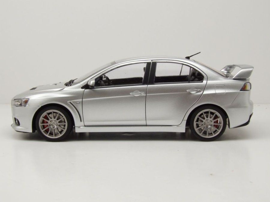 Mitsubishi Modellautos: Mitsubishi Lancer Evo X 2009-2016 silber met.        1:18 – Neu und originalverpackt aus Gerlafingen von espero88 2