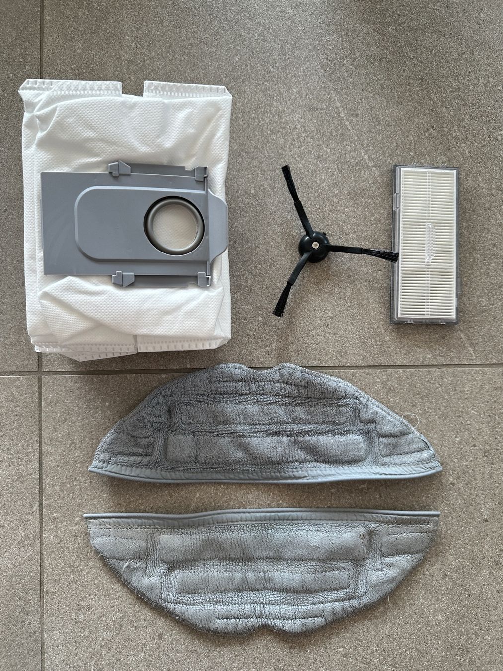 Roborock Aspirapolveri & Accessori: Roborock S8+ Staubsaugerroboter mit Wischfunktion & Station – Usato da Baar venduto da renbee 5