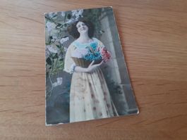 KITSCH - FRAU mit BLUMEN KORB - MAISPRACH - 1912