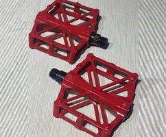 2x Koordiniertes ROT Aluminium-Pedal für Mountainbikes