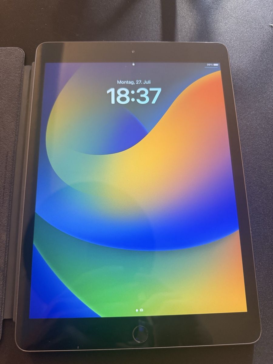 Apple Tablet PC: Apple iPad 8. Generation 32GB WiFi Space Grau + Cover – Gebraucht aus Oberneunforn von lwiesmann 1