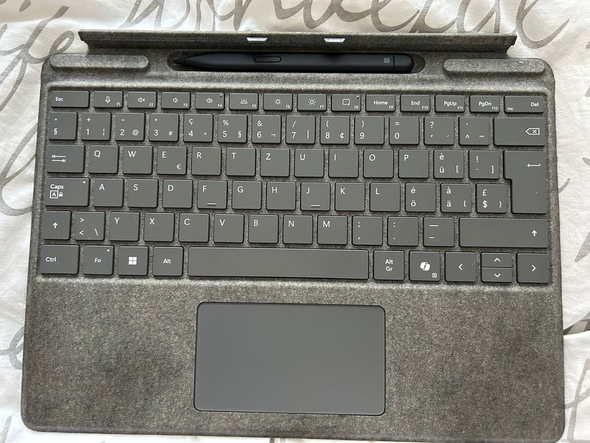 Microsoft Notebook: Microsoft Surface Pro 9 (inkl. Tastatur und Stift) – Usato da Herisau venduto da pav_57g8 2