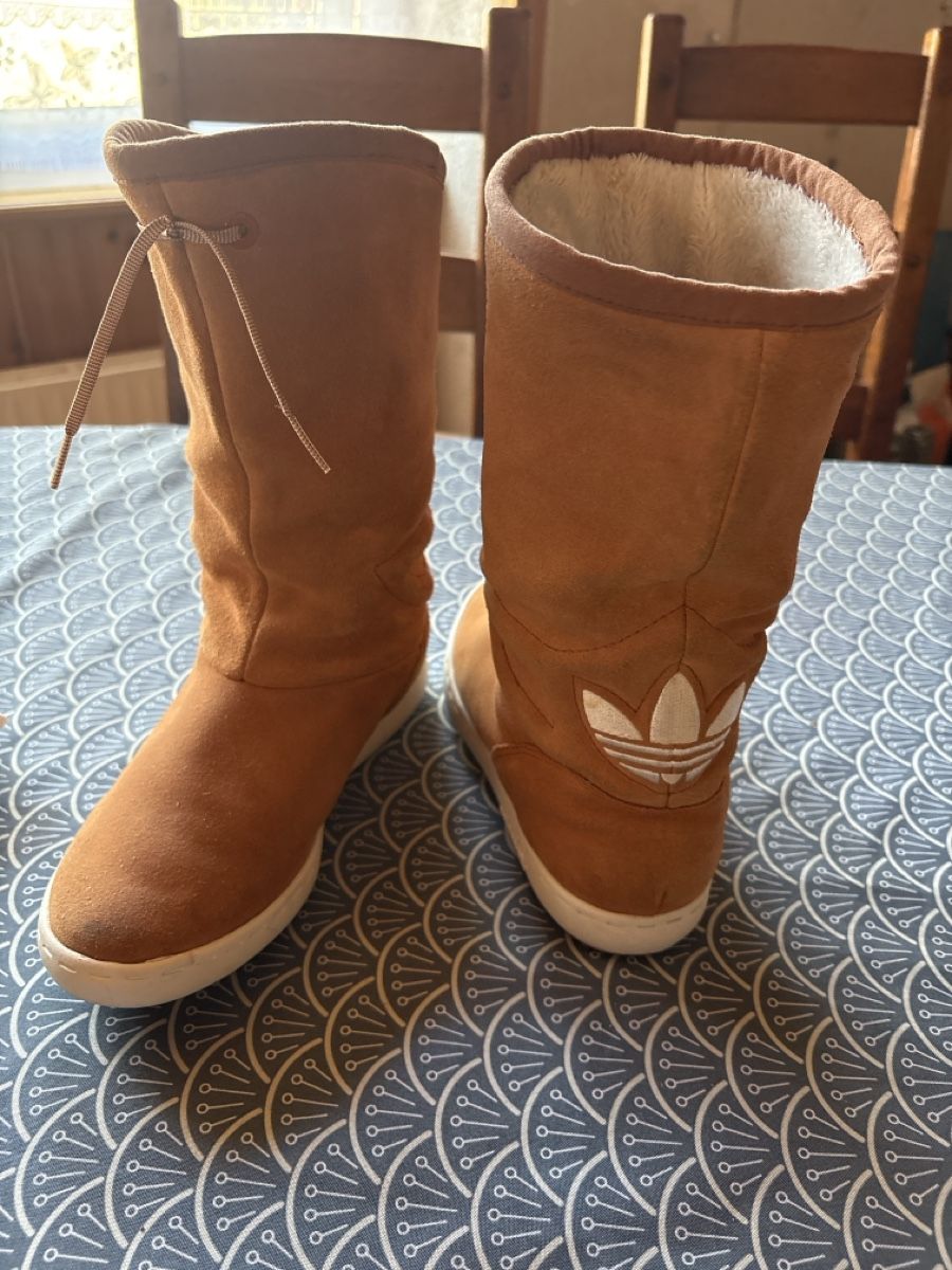 Adidas Scarpe da donna: Bottes Adidas marron fourrées taille 39 1/3 – Nuovo (secondo la descrizione) da Ste-Croix venduto da choupy60 2