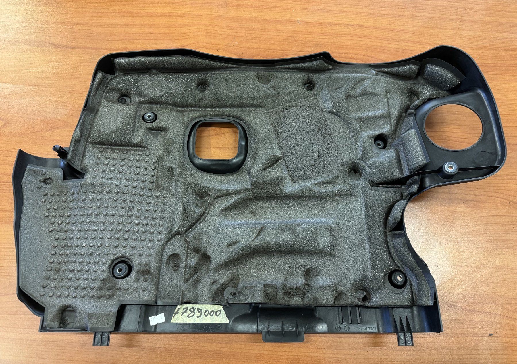 BMW Tutti pezzi di ricambio auto: BMW série 5 E60-E61 et X3 E83 cache moteur – Nuovo (secondo la descrizione) da Satigny venduto da rfo59 4