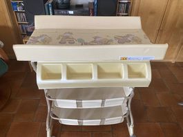 Commode à langer avec baignoire 