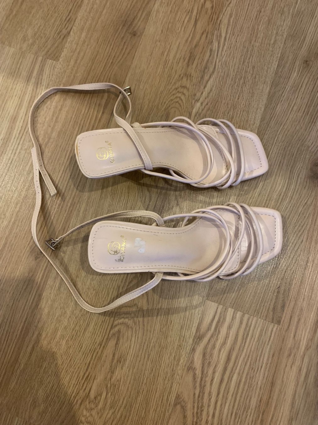 Scarpe da donna: Beige Sandalen mit Absatz – Nuovo (secondo la descrizione) da Solothurn venduto da anj_5zhn 1