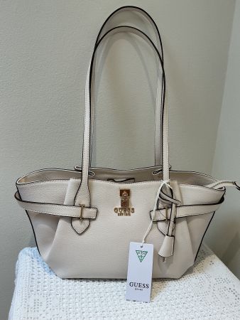 Guess Tasche wunderschön neu