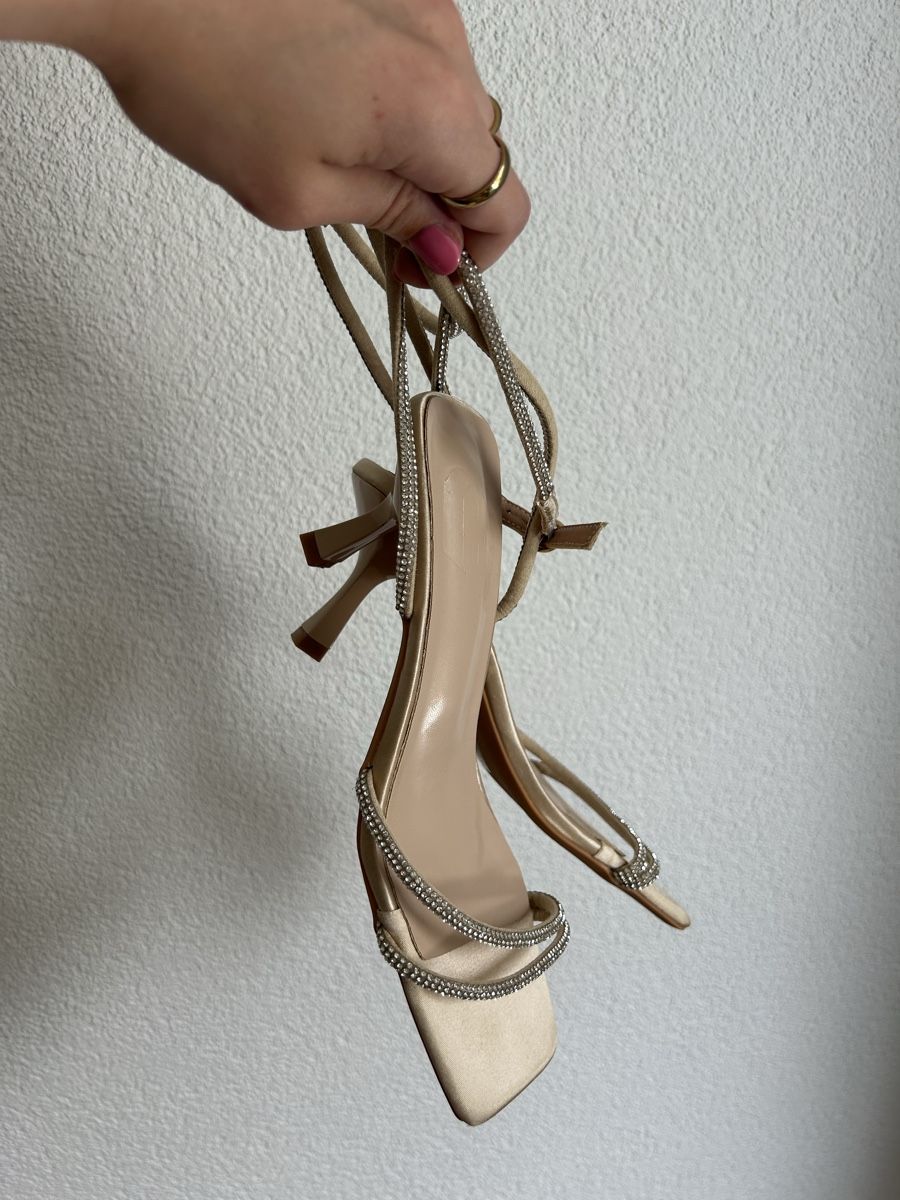 Scarpe da donna: Sandalette beige Strass mit Absatz Grösse 38 – Usato da Chur venduto da faja7000