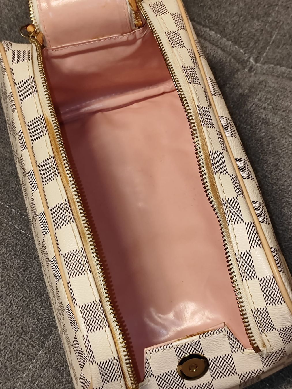 Louis Vuitton Kosmetikkoffer: Authentic Louis Vuitton Damier Azur Toiletry – Neu (gemäss Beschreibung) aus Niederhasli von mas_qg2w 1