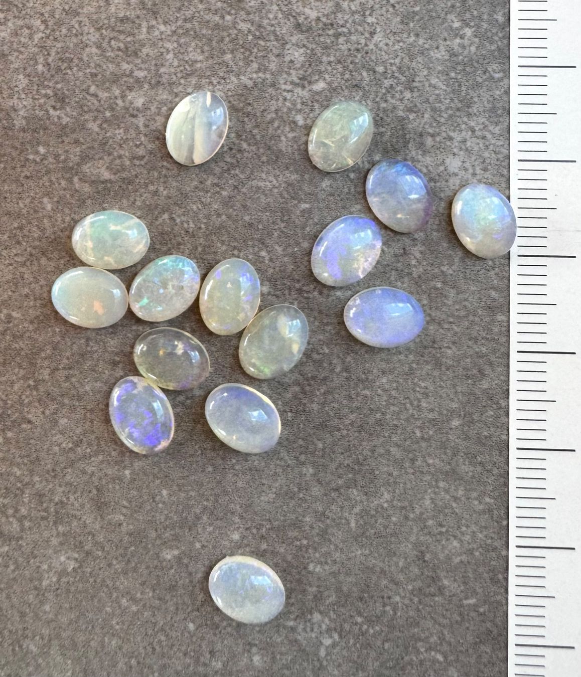 Fossili: 15  Stk  Cabochons Opal  Tropfen   echt winzig OPALE  SET – Nuovo e nell'imballaggio originale da Leuggern venduto da gemshow 8