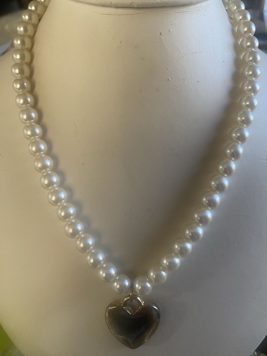 Catenine: Perlenkette Faux mit Herzanhänger, – Usato da Baden venduto da swiss-alps
