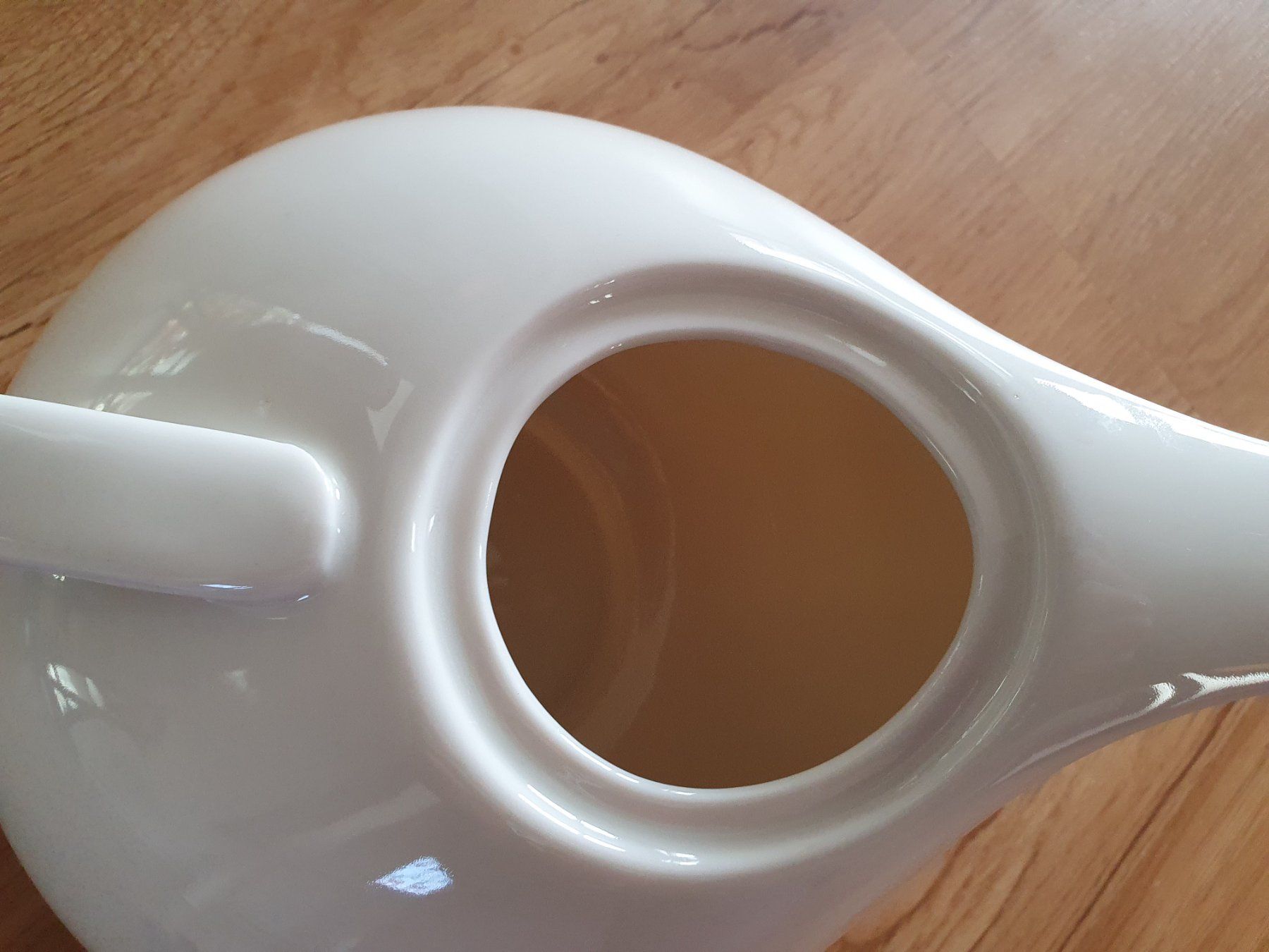 Teekannen: Teekanne weiss, schwarzer Deckel, ca. 1.6l – Neu (gemäss Beschreibung) aus Heinrichswil von frankie19860 1