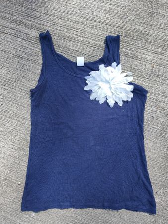 Damen Top Grösse M mit schöner Blume