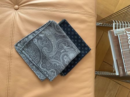 Zwei Einstecktücher Suitsupply Wolle/Seide