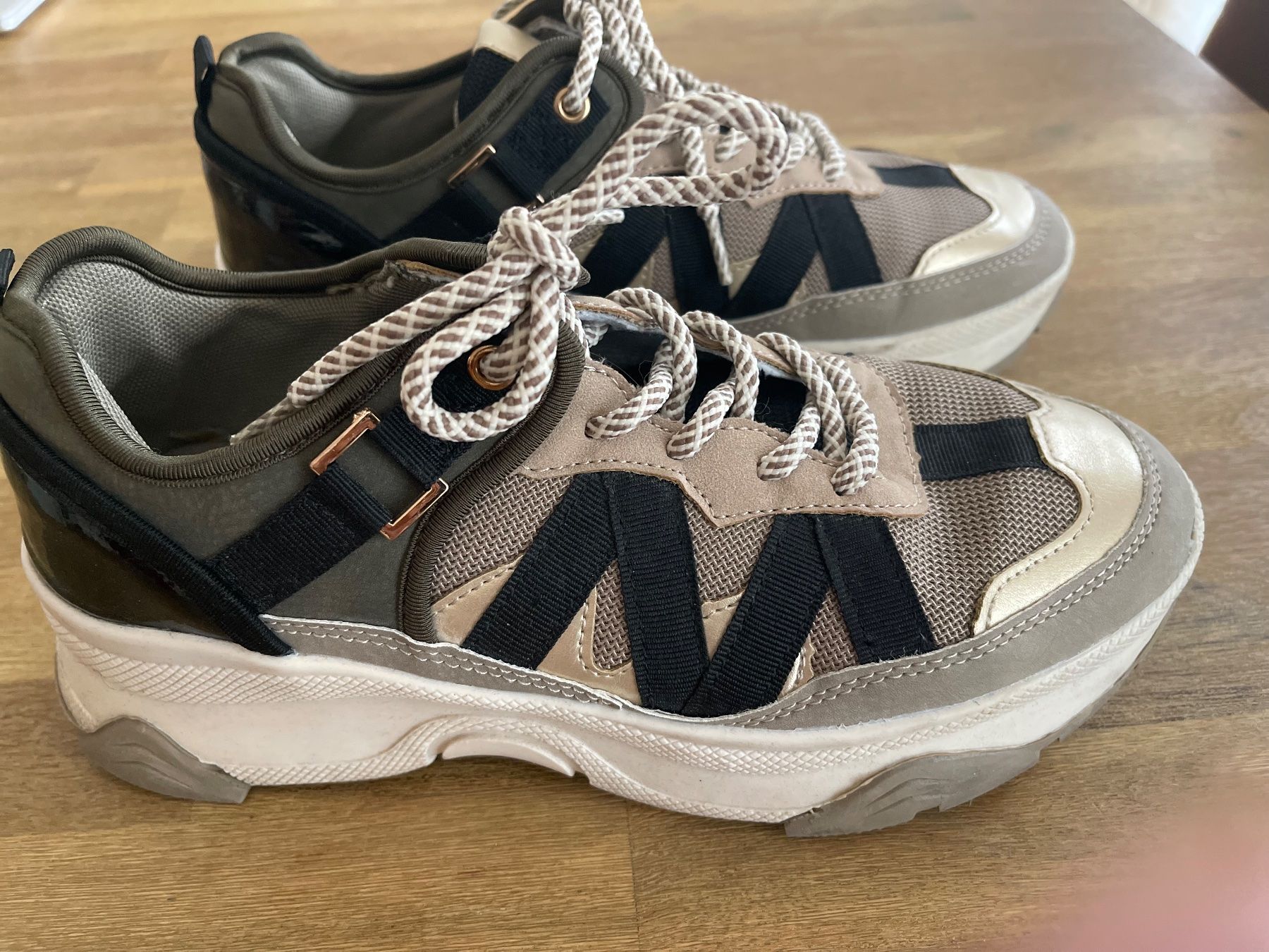 Scarpe da donna: Trendige Sneaker, Grösse 39 – Usato da Hätzingen venduto da Limao 5
