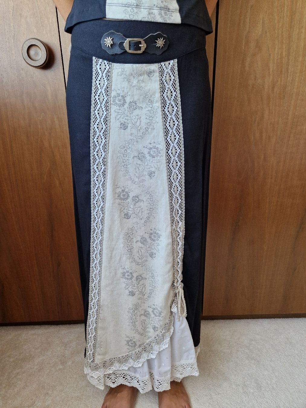 Costumi: Hochwertiges Dirndl, 2-Teiler, Gr. 36 – Usato da Zürich venduto da hogerseppvreni 5