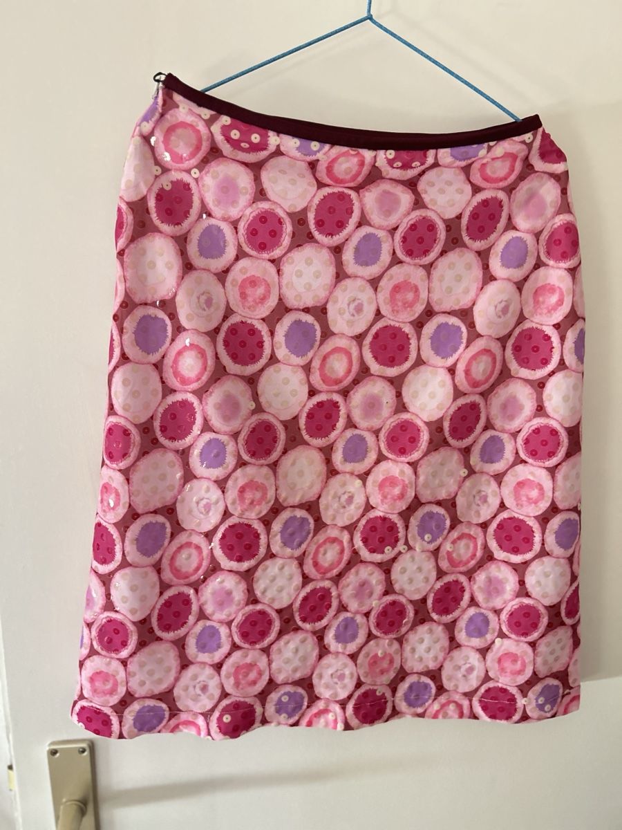 Jupes: Skirt pink patterned with sequins – D'occasion à Genève par Noemie.wrmsi