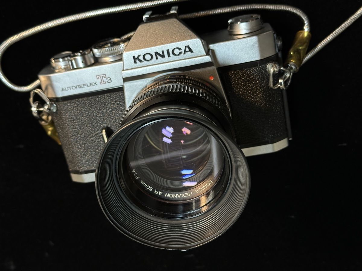 Konica Fotocamera: Konica Autoreflex T3 mit Konica Hexanon AR 50mm F/1.4 – Usato da Wädenswil venduto da HobbyZimmer 1