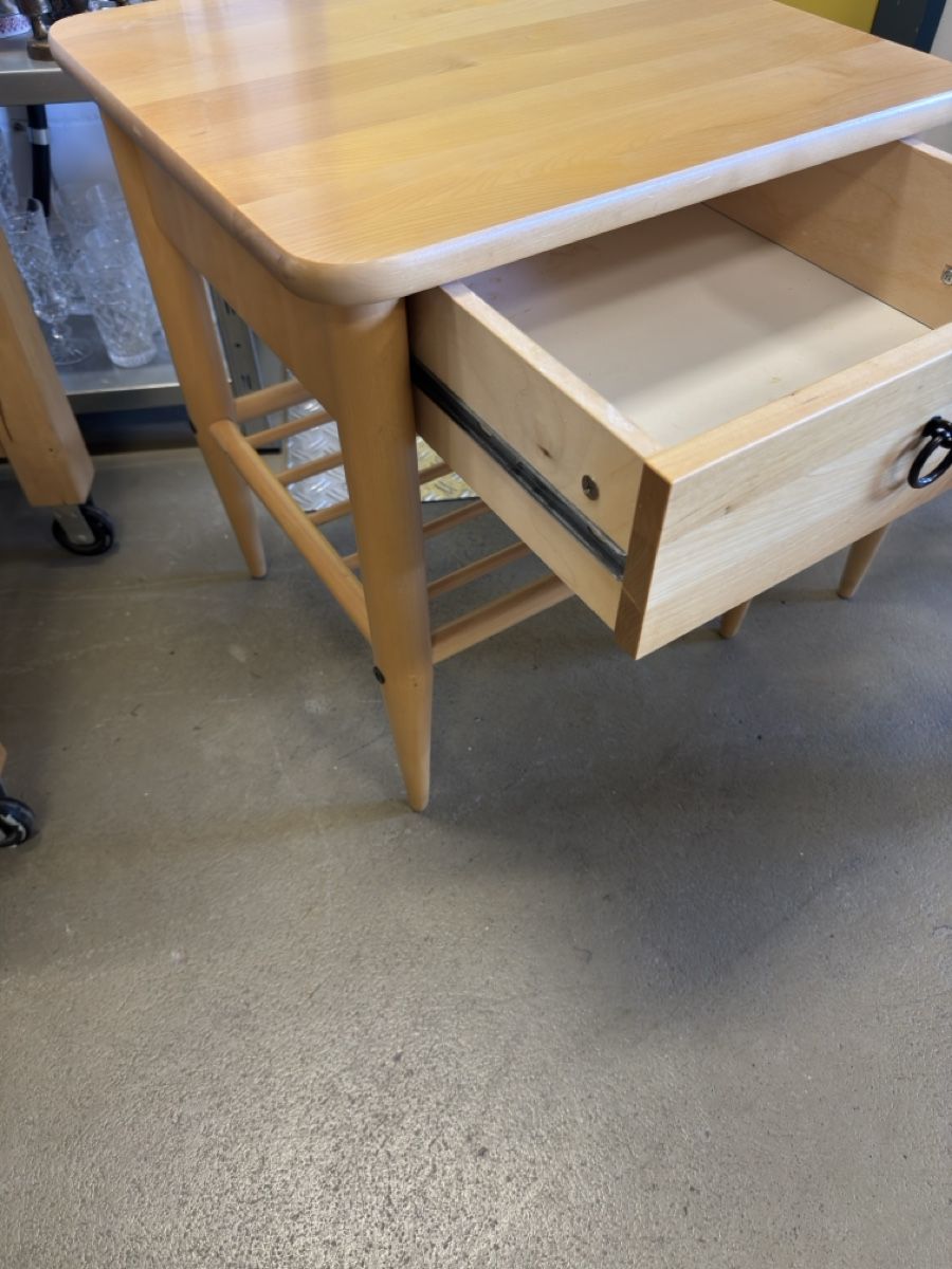 Comodini: 2 Stück Nachttisch/ Beistelltisch – Usato da Strengelbach venduto da RaenAntikDesign 5