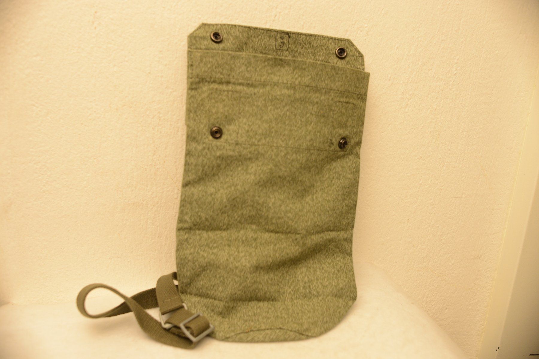 Schweizer Armee Taschen: Gasmasken-Filtersack von der Schweizer Armee 1968 – Gebraucht aus Sachseln von Smatsch54