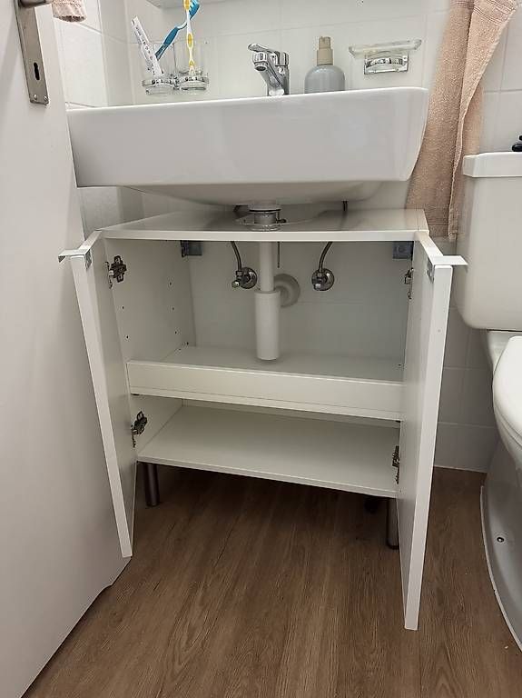 Armoires: Ikea Badezimmer Schrank in weiss  – D'occasion à Basel par liv99 1
