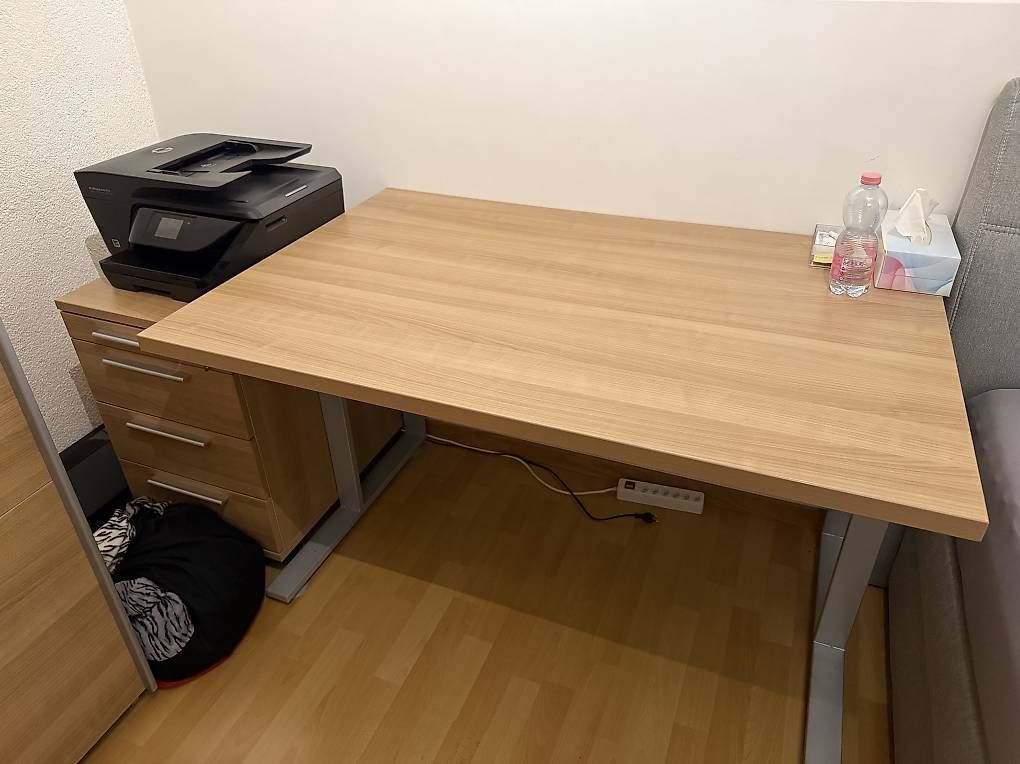 Bureaux: Schreibtisch – D'occasion à Winterthur par lum_nk7g