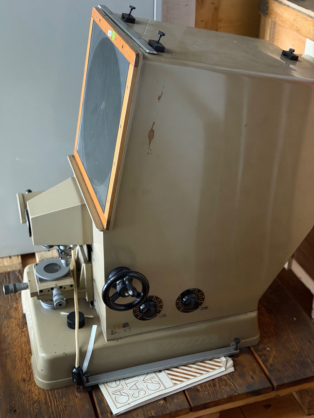 Misurare: Projecteur de profil Isoma pour pièces de précision – Usato da Bouveret venduto da saki03 1