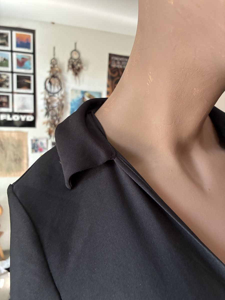Top: Kurzes schwarzes Top – Usato da Ueberstorf venduto da nai_9z9s 4