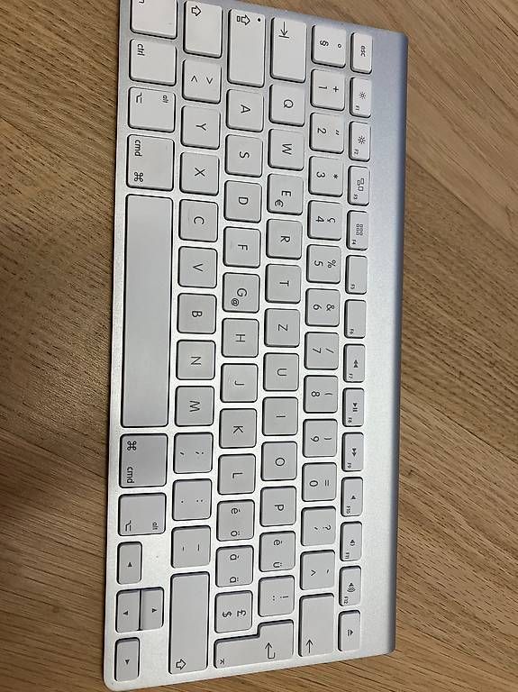 Apple Claviers: Apple Keyboard Bluetooth Tastatur CH – D'occasion à Chur par Fein-Geist 3