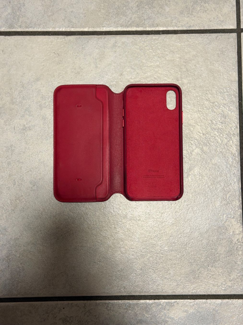 Apple Cover & Protezioni schermo: Original Apple iPhone X Leder Case Burgundy – Usato da Rupperswil venduto da bar_fbv9 1