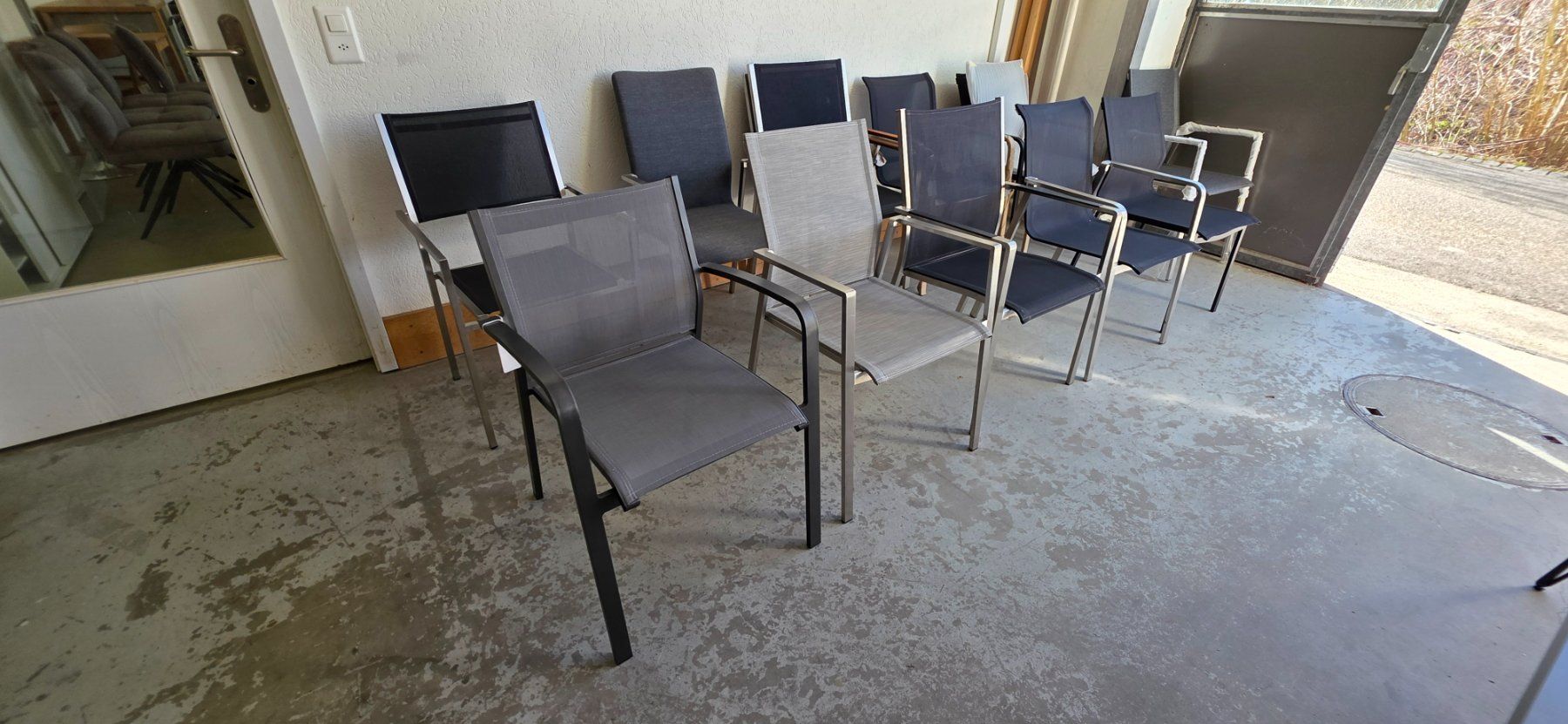 Tables: Gartentisch mit 3teillig Granitplatte Ab Ausstellungs – Neuf avec emballage d'origine à Lützelflüh-Goldb par Rampenverkauf_72_ 9